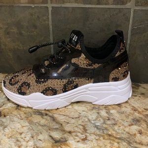 Steve Madden Leopard print sneakers